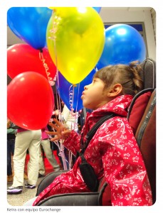 keira con los globos eurochange